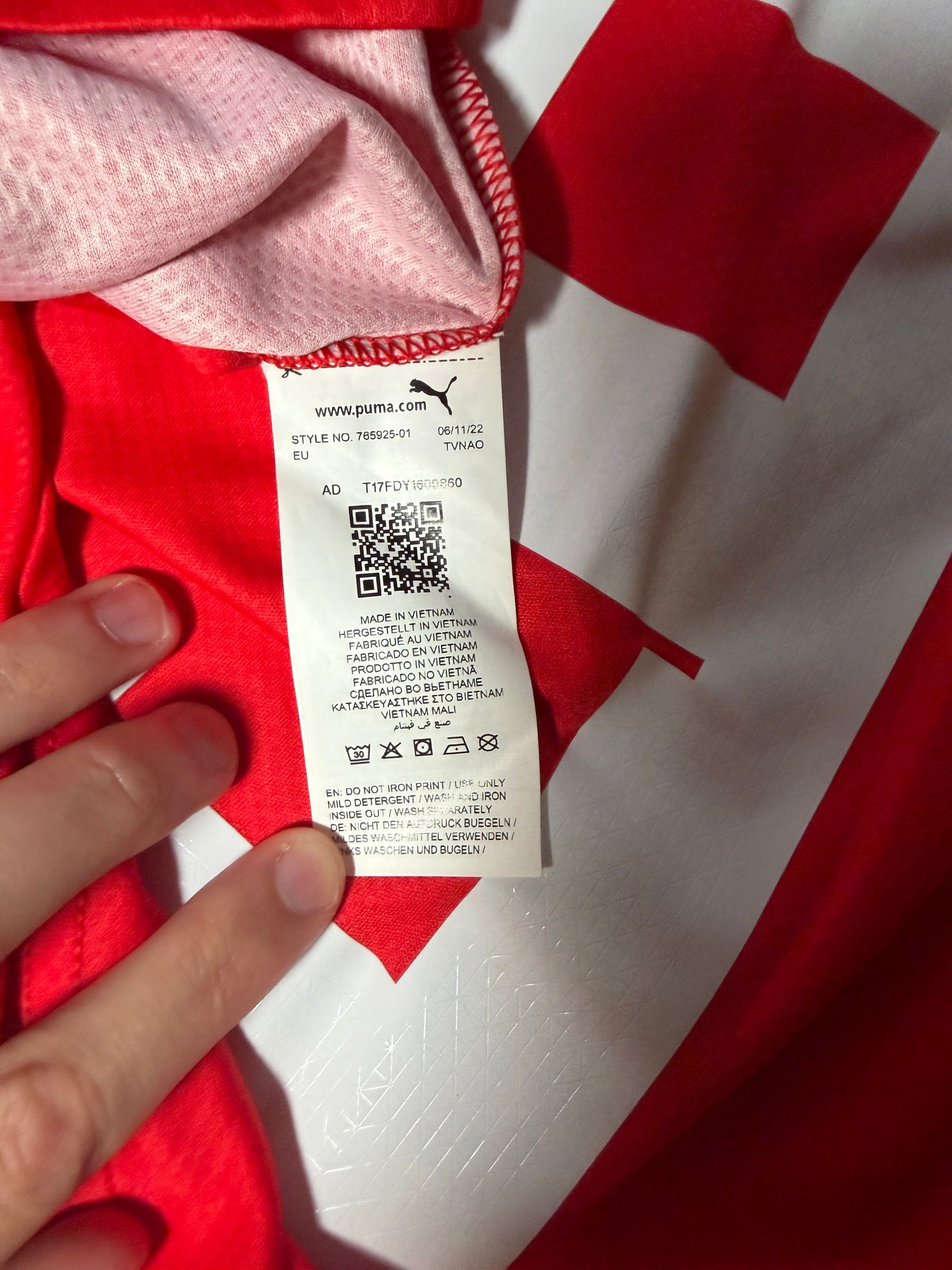 Suisse Domicile 2022/23 – Okafor #19 (M) (9/10)