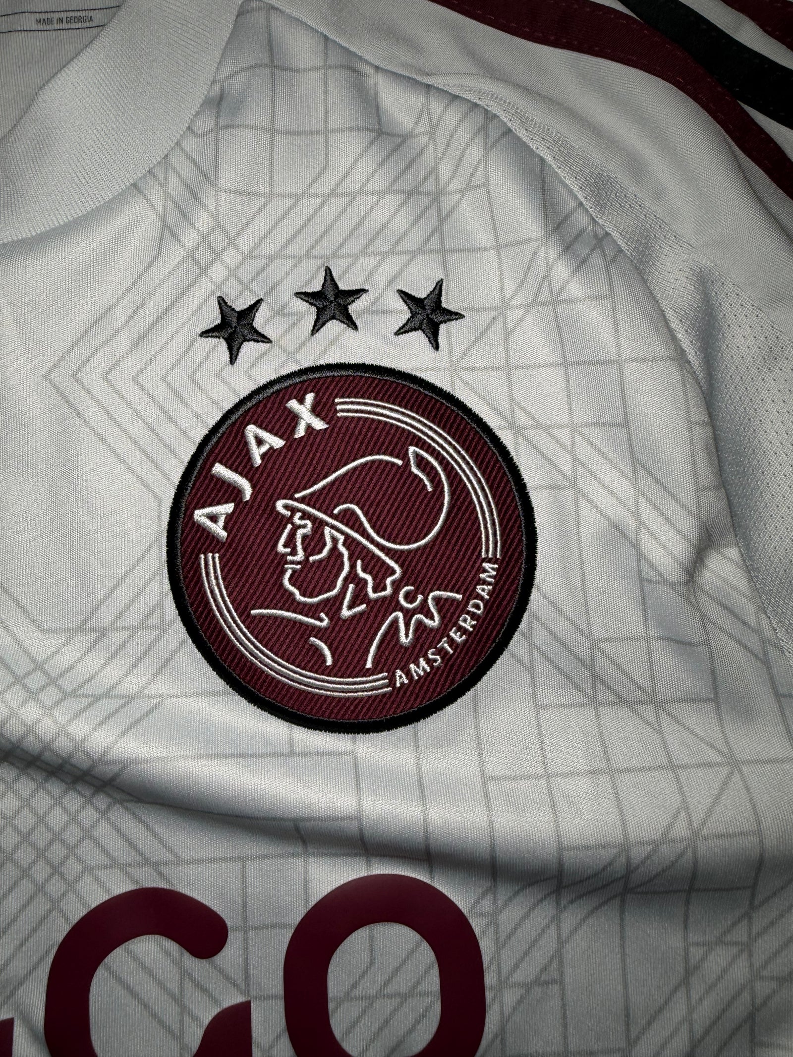 Ajax Amsterdam Third 2024/25 — détail de l’écusson