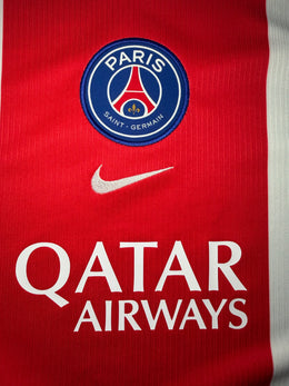 PSG Domicile 2026/27 — détail de l’écusson