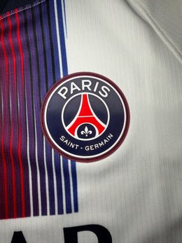 PSG Extérieur 2026/27 — détail de l’écusson