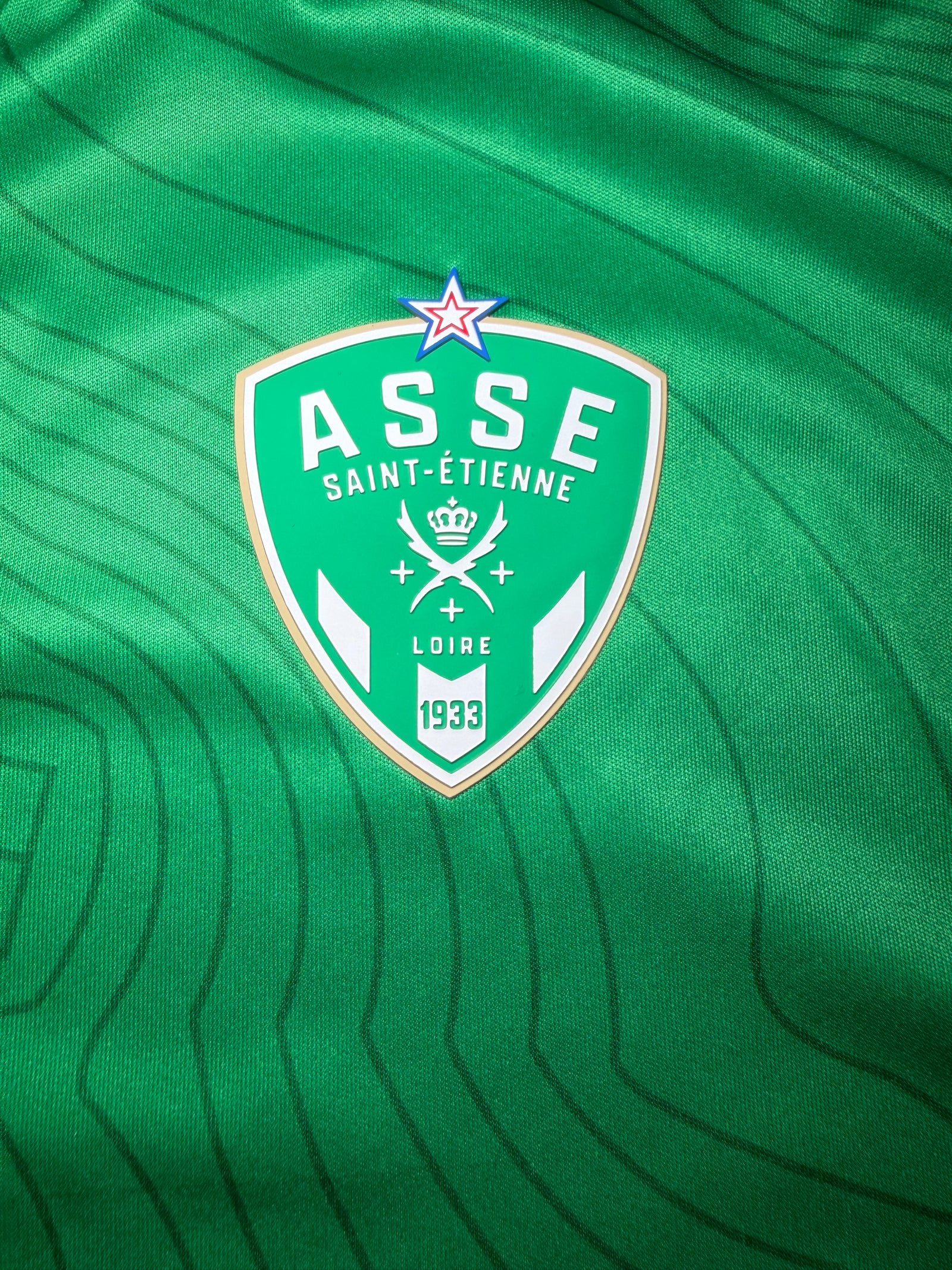 AS Saint-Étienne Domicile 2022/23 — détail de l’écusson