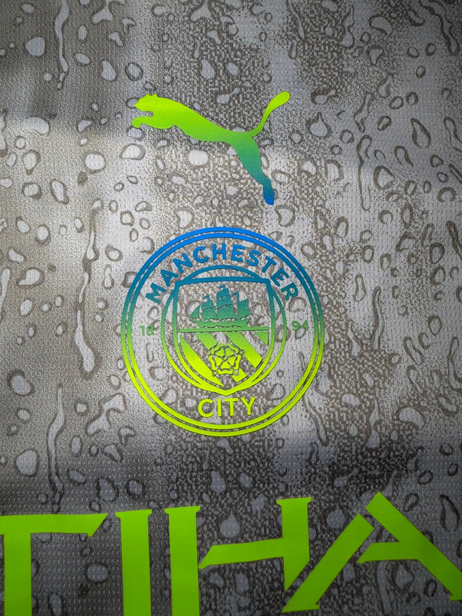 Manchester City third 2025/26 — écusson Manchester City et tissu