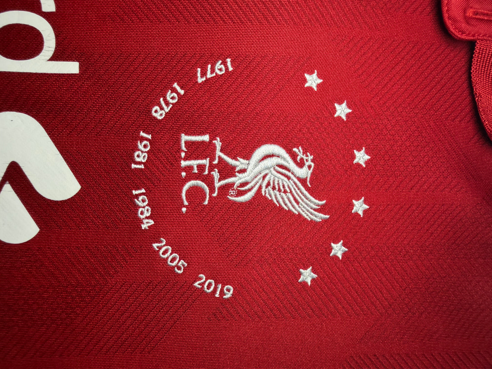 Liverpool domicile 2018/19 — écusson commémoratif européen