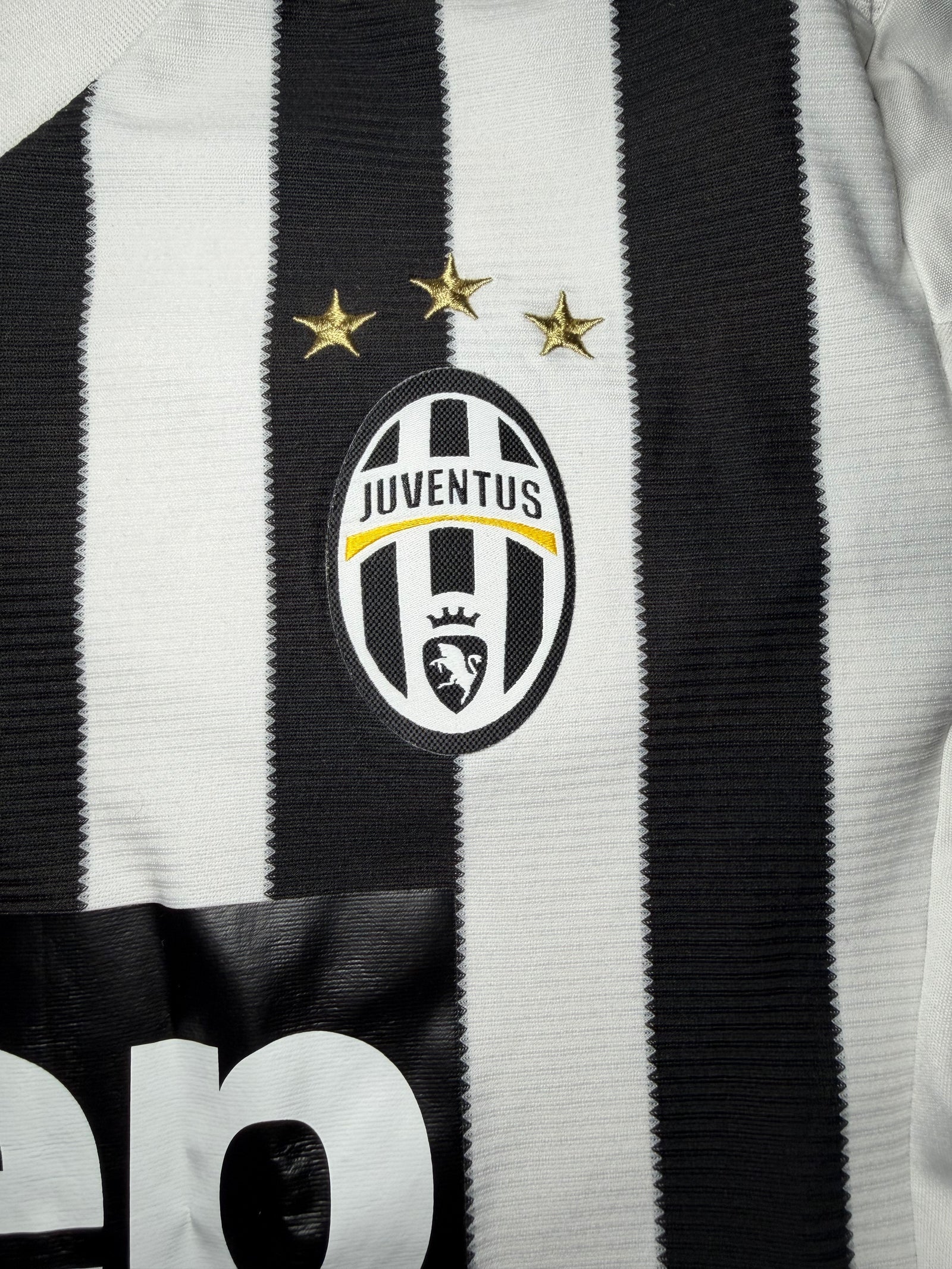Juventus domicile 2015/16 — écusson Juventus et étoiles