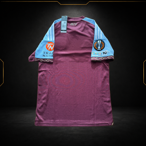 Aston Villa domicile 2025/26 — vue de dos