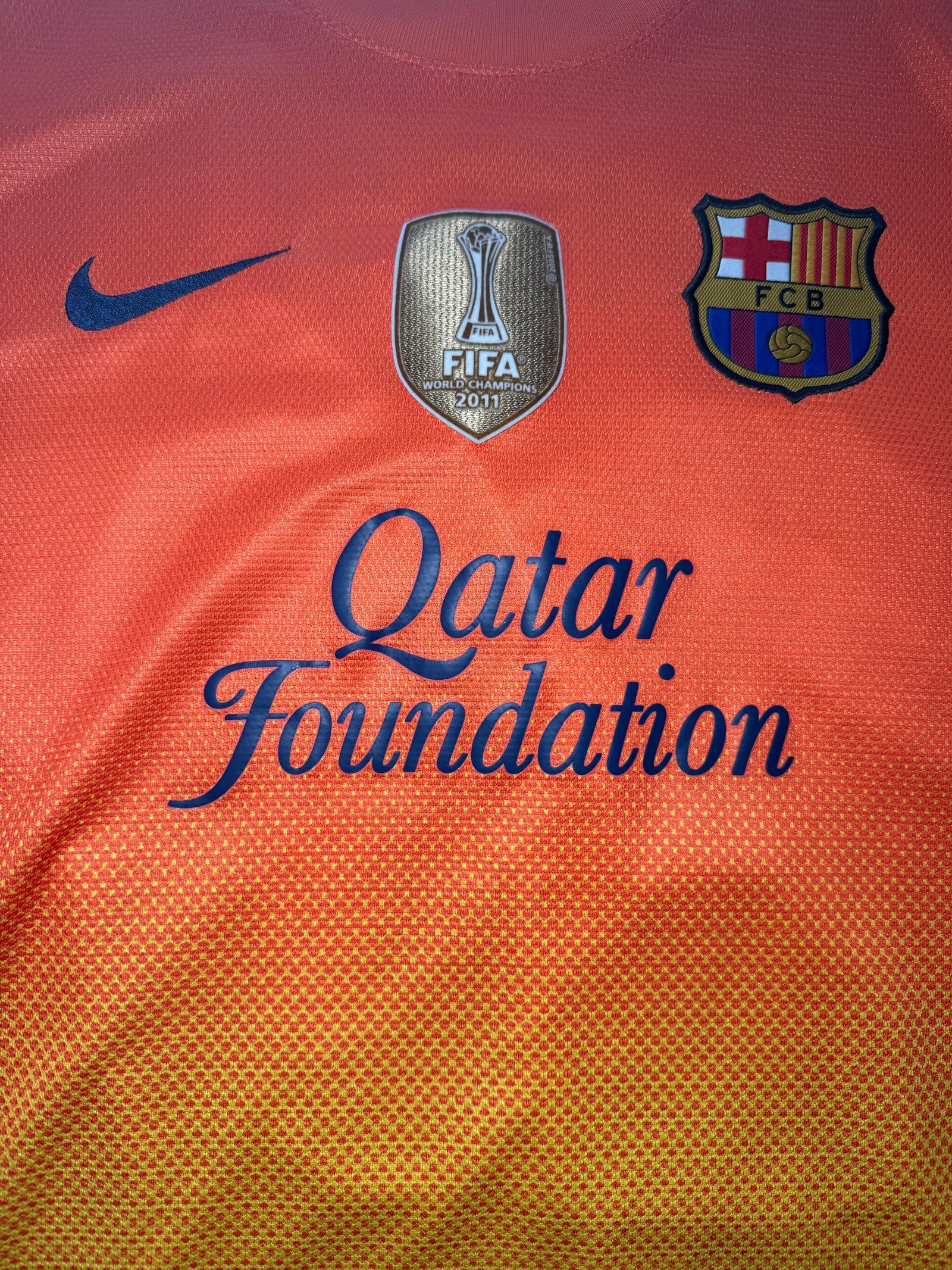 FC Barcelone M-0208 — détail du sponsor Qatar Foundation et des marquages avant